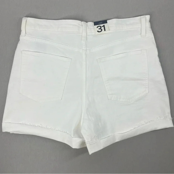 Gap White 4” High Rise Button Fly Cuffed Hem Shorts - Picture 5 of 6